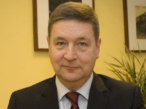 Pasikowski: strategię blokuje dług i walka o kontrakt